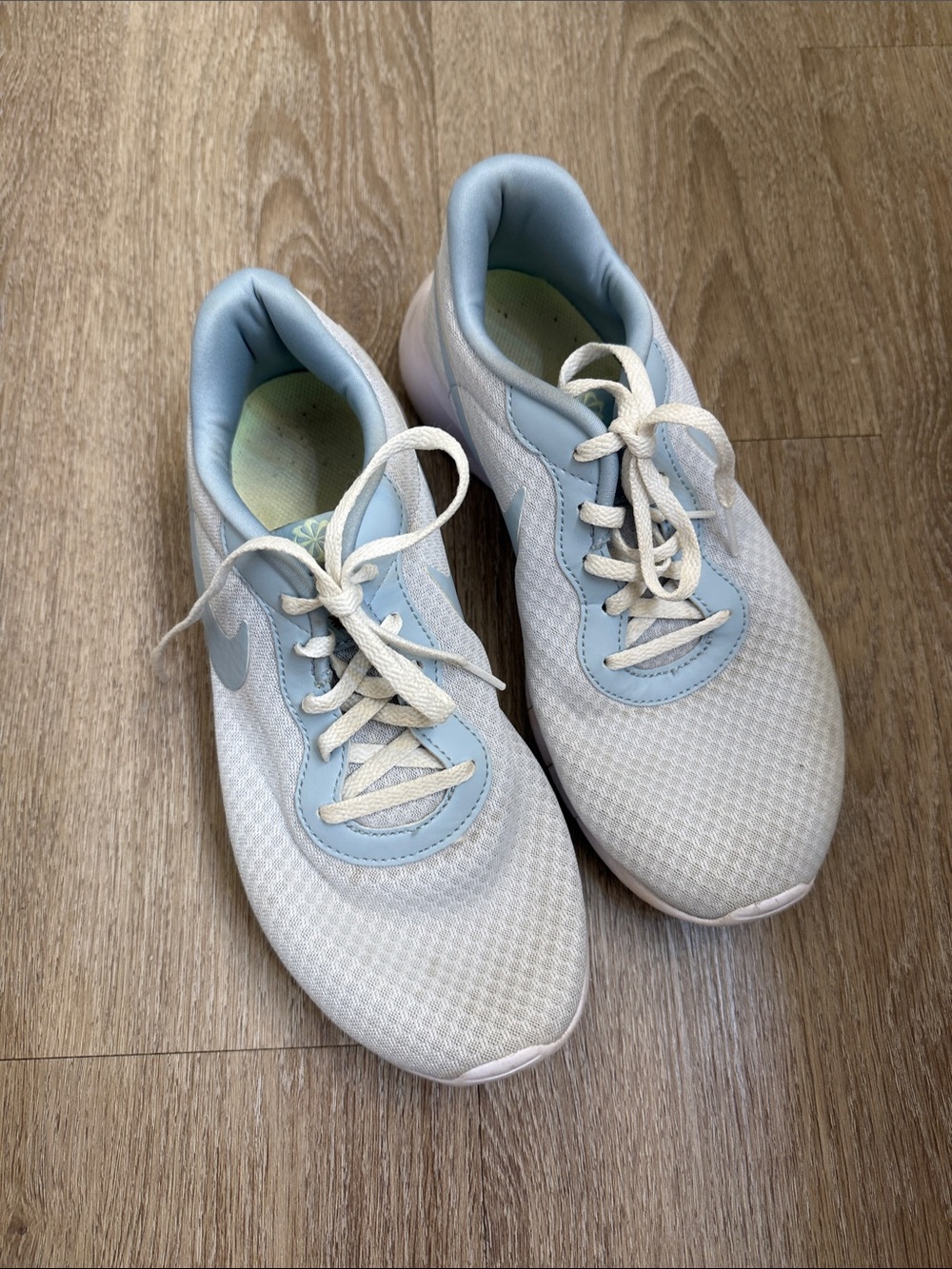 Nike Women's Light Blue and White Athletic Sneakers